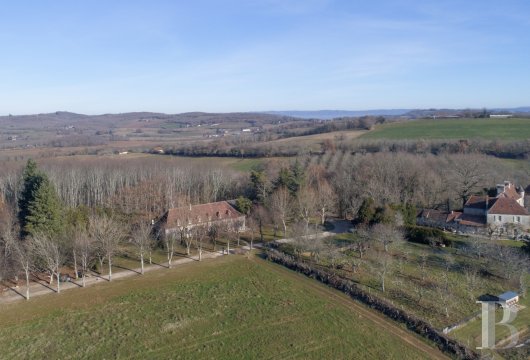 A manor's outbuilding transformed into a gite in the Lot, to the south-east of Martel  - photo  n°3